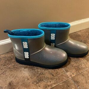 Ugg clear mini boots in shows some wear